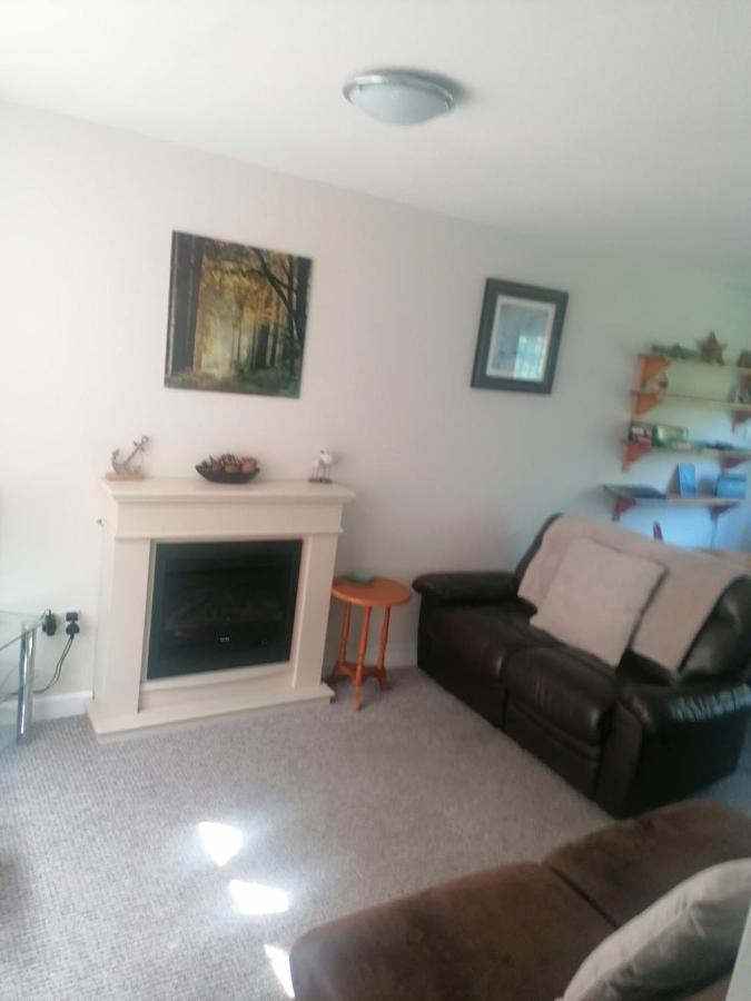Le Chalet - 2 Bedroom Chalet House Sleeps 3 Pembroke Exterior foto